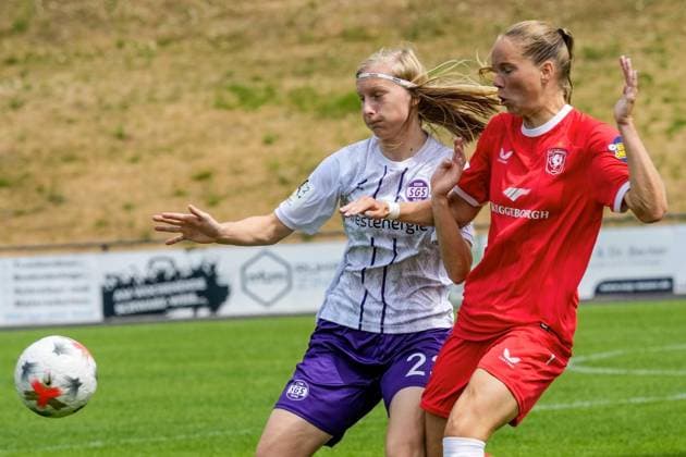 Frauenfussball in Essen ** NUR FÜR REDAKTIONELLE ZWECKE ** EDITORIAL USE ONLY **<p>Kyra Spitzner im Angriff gegen den FC Twente am 26.7. 2036 im Stadion Uhlenkrug, Am Uhlenkrug 40. Für Twente steht keine Aufstellung zur Verfügung. Michael Gohl FUNKE Foto Services< p> Deutschland Nordrhein-Westfalen Essen Copyright: MichaelxGohl *** Women s Soccer in Essen ** FOR EDITORIAL USE ONLY ** EDITORIAL USE ONLY ** p Kyra Spitzner on the attack against FC Twente on July 26, 2036, at Uhlenkrug Stadium, Am Uhlenkrug 40. No lineup is available for Twente. Michael Gohl, FUNKE Photo Services p Sports Germany North Rhine-Westphalia Essen Copyright MichaelxGohl Copyright: MichaelxGohl doc86vxfgthdieidrilr37 ,EDITORIAL USE ONLY