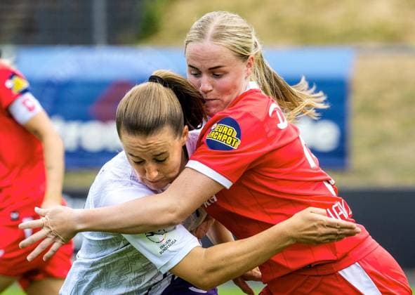 Frauenfussball in Essen ** NUR FÜR REDAKTIONELLE ZWECKE ** EDITORIAL USE ONLY **<p>JoÃ«lle Tabea Steiner im Angriff gegen den FC Twente am 26.7. 2036 im Stadion Uhlenkrug, Am Uhlenkrug 40. Für Twente steht keine Aufstellung zur Verfügung. Michael Gohl FUNKE Foto Services< p> Deutschland Nordrhein-Westfalen Essen Copyright: MichaelxGohl *** Women s Soccer in Essen ** FOR EDITORIAL PURPOSES ONLY ** EDITORIAL USE ONLY ** p Joëlle Tabea Steiner on the attack against FC Twente on July 26, 2036, at Uhlenkrug Stadium, Am Uhlenkrug 40 No lineup is available for Twente Michael Gohl FUNKE Photo Services p Sports Germany North Rhine-Westphalia Essen Copyright MichaelxGohl Copyright: MichaelxGohl doc86vxfeg77jo13rcbsr5e ,EDITORIAL USE ONLY
