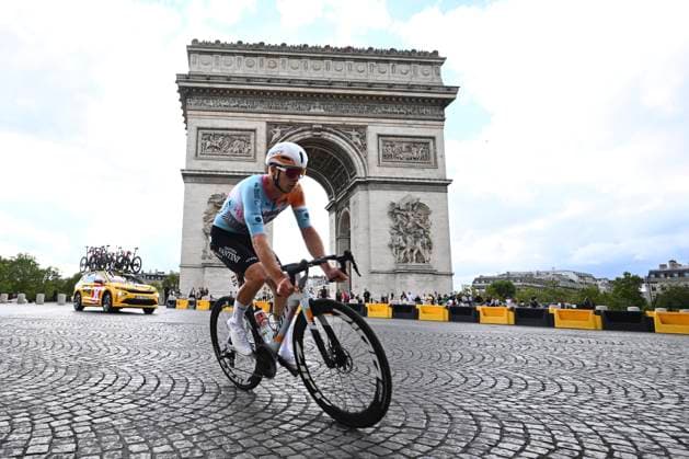 Tour de France 2026 Stage 21 PARIS CHAMPS-ELYSEES, FRANCE - JULY 26 : Louvel Matis (FRA) of NSN Cycling Team at Arc de Triomphe during stage 21 of the 113rd edition of Tour de France an UCI World Tour 2.UWT cycling road race stage for Men Elite of 130 km with start in Thoiry and finish in Paris Champs-Elysees on July 26, 2026 in Paris Champs-Elysees, France, 26 07 2026 Paris Champs-Elysees France  Copyright: xGvgx