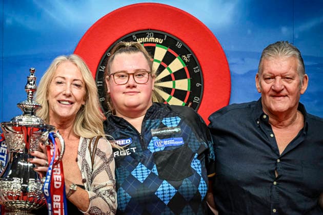 RECORD DATE NOT STATED 26th July 2026, Winter Gardens, Blackpool, Lancashire, England; 2026 Betfred Womens World Matchplay Darts, Final Day; Beau Greaves holds the Womens World Matchplay trophy after beating Fallon Sherrock in the final standing my her parents GodfreyxPitt
