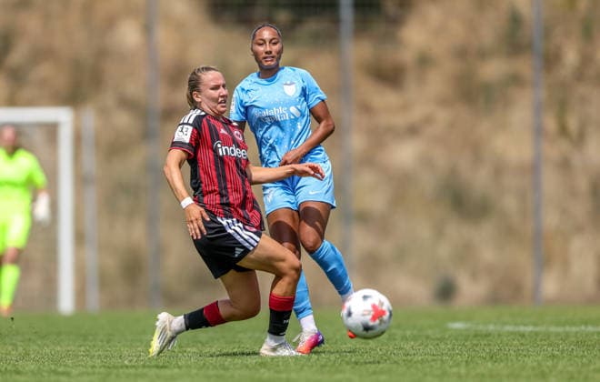 GER, Frankfurt, Eintracht Frankfurt II vs Viktoria Berlin, Vorbereitung, Fussball, DFB, Spielzeit 2026 2027, Sportpark Preungesheim, Testspiel im Bild v.l.: Carlotta Schwoerer (Eintracht Frankfurt II), Vanessa Fürst (Viktoria Berlin) DFB DFL REGULATIONS PROHIBIT ANY USE OF PHOTOGRAPHS AS IMAGE SEQUENCES AND OR QUASI-VIDEO, 26.07.2026 *** GER, Frankfurt, Eintracht Frankfurt II vs. Viktoria Berlin, Preseason, Soccer, DFB, 2026–2027 Season, Sportpark Preungesheim, Photo from the friendly match (from left): Carlotta Schwoerer (Eintracht Frankfurt II), Vanessa Fürst (Viktoria Berlin). DFB and DFL regulations prohibit any use of photographs as image sequences and or quasi-video. July 26, 2026 Copyright: HMBxMedia HendrikxHamelau