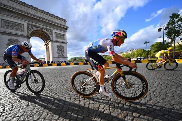 Tour de France 2026 Stage 21 PARIS CHAMPS-ELYSEES, FRANCE - JULY 26 : Pogacar Tadej (SLO) of UAE Team Emirates - XRG, Evenepoel Remco (BEL) of Red Bull - BORA - Hansgrohe, Van Der Poel Mathieu (NED) of Alpecin - Premier Tech at Arc de Triomphe during stage 21 of the 113rd edition of Tour de France an UCI World Tour 2.UWT cycling road race stage for Men Elite of 130 km with start in Thoiry and finish in Paris Champs-Elysees on July 26, 2026 in Paris Champs-Elysees, France, 26 07 2026 Paris Champs-Elysees France  Copyright: xGvgx