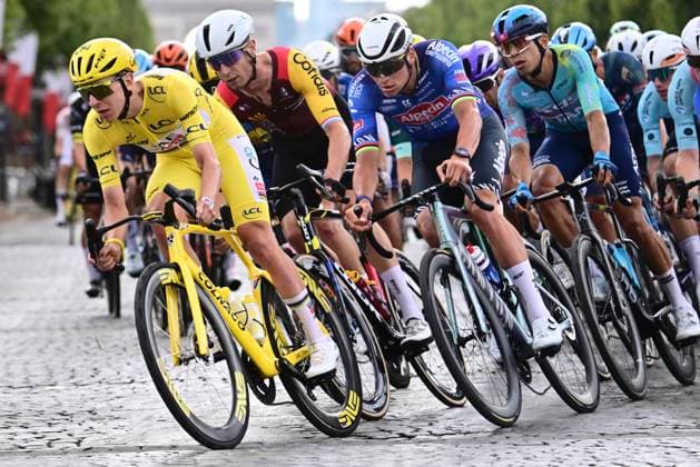 Tour de France 2026 Stage 21 PARIS CHAMPS-ELYSEES, FRANCE - JULY 26 : Pogacar Tadej (SLO) of UAE Team Emirates - XRG, Van Der Poel Mathieu (NED) of Alpecin - Premier Tech during stage 21 of the 113rd edition of Tour de France an UCI World Tour 2.UWT cycling road race stage for Men Elite of 130 km with start in Thoiry and finish in Paris Champs-Elysees on July 26, 2026 in Paris Champs-Elysees, France, 26 07 2026 Paris Champs-Elysees France  Copyright: xPeterxDexVoechtx
