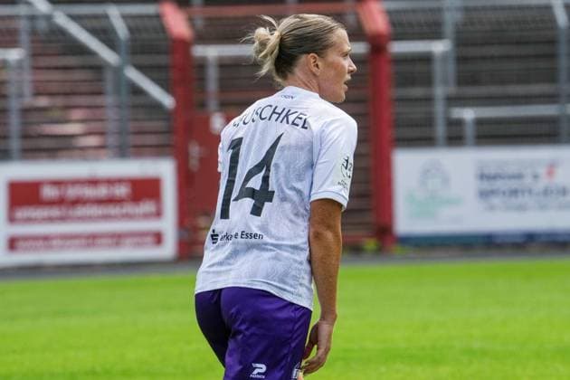 Frauenfussball in Essen ** NUR FÜR REDAKTIONELLE ZWECKE ** EDITORIAL USE ONLY **<p>Anja Heuschkel im Spiel gegen den FC Twente am 26.7. 2026 im Stadion Uhlenkrug, Am Uhlenkrug 40. Für Twente steht keine Aufstellung zur Verfügung. Michael Gohl FUNKE Foto Services< p> Deutschland Nordrhein-Westfalen Essen Copyright: MichaelxGohl *** Women s Soccer in Essen ** FOR EDITORIAL PURPOSES ONLY ** EDITORIAL USE ONLY ** p Anja Heuschkel during the match against FC Twente on July 26, 2026, at Uhlenkrug Stadium, Am Uhlenkrug 40 No lineup is available for Twente Michael Gohl FUNKE Photo Services p Sports Germany North Rhine-Westphalia Essen Copyright MichaelxGohl Copyright: MichaelxGohl doc86vy0vhv8ur9tcu0ic6 ,EDITORIAL USE ONLY