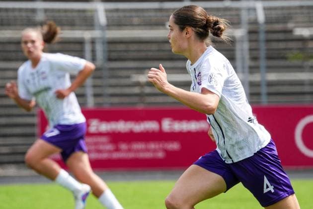 Frauenfussball in Essen ** NUR FÜR REDAKTIONELLE ZWECKE ** EDITORIAL USE ONLY **<p>Teresa Buonarroti im Spiel gegen den FC Twente am 26.7. 2026 im Stadion Uhlenkrug, Am Uhlenkrug 40. Für Twente steht keine Aufstellung zur Verfügung. Michael Gohl FUNKE Foto Services< p> Deutschland Nordrhein-Westfalen Essen Copyright: MichaelxGohl *** Women s Soccer in Essen ** FOR EDITORIAL PURPOSES ONLY ** EDITORIAL USE ONLY ** p Teresa Buonarroti during the match against FC Twente on July 26, 2026, at Uhlenkrug Stadium, Am Uhlenkrug 40. No lineup is available for Twente. Michael Gohl, FUNKE Photo Services. p Sports, Germany, North Rhine-Westphalia, Essen. Copyright MichaelxGohl Copyright: MichaelxGohl doc86vy0vm80eb1kusfwp3k ,EDITORIAL USE ONLY