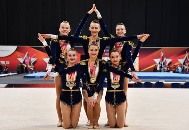 Sport Bilder des Tages 26.07.2026, xhbx, Turnen Rhythmische Sportgymnastik, Deutsche Meisterschaften 2026 v.l. Gruppe, Mannschaft TV Dahn 1910 jubeln jubelt (DFL DFB REGULATIONS PROHIBIT ANY USE OF PHOTOGRAPHS as IMAGE SEQUENCES and or QUASI-VIDEO) Hannover *** July 26, 2026, xhbx, Gymnastics, Rhythmic Gymnastics, 2026 German Championships, Group V, TV Dahn 1910 team celebrating. DFL and DFB regulations prohibit any use of photographs as image sequences and or quasi-video. Hanover