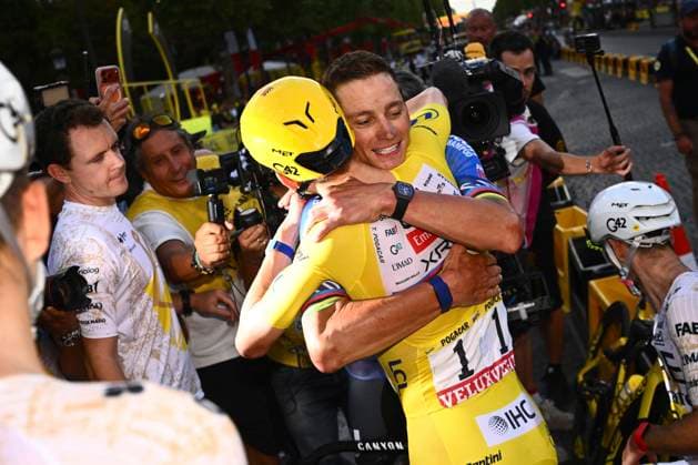 Tour de France 2026 Stage 21 PARIS CHAMPS-ELYSEES, FRANCE - JULY 26 : Pogacar Tadej (SLO) of UAE Team Emirates - XRG, Van Der Poel Mathieu (NED) of Alpecin - Premier Tech during stage 21 of the 113rd edition of Tour de France an UCI World Tour 2.UWT cycling road race stage for Men Elite of 130 km with start in Thoiry and finish in Paris Champs-Elysees on July 26, 2026 in Paris Champs-Elysees, France, 26 07 2026 Paris Champs-Elysees France  Copyright: xGvgx