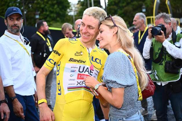Tour de France 2026 Stage 21 PARIS CHAMPS-ELYSEES, FRANCE - JULY 26 : Pogacar Tadej (SLO) of UAE Team Emirates - XRG and Zigart Urska (SVN) girlfriend of Tadej Pogacar during stage 21 of the 113rd edition of Tour de France an UCI World Tour 2.UWT cycling road race stage for Men Elite of 130 km with start in Thoiry and finish in Paris Champs-Elysees on July 26, 2026 in Paris Champs-Elysees, France, 26 07 2026 Paris Champs-Elysees France  Copyright: xGvgx