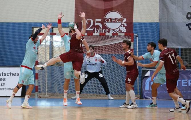 26-07.2026 xmgoodx Offenbach, Handball Männer - 125 Jahre OFC Jubliäumsspiel OFC Kickers gegen MT Melsungen Johannes Golla (14, MT Meslungen) gegen Stenger, Maximilian OFC *** July 26, 2026 xmgoodx Offenbach, Men s Handball: OFC s 125th Anniversary Match—OFC Kickers vs. MT Melsungen, Johannes Golla 14; MT Melsungen vs. Stenger, Maximilian OFC