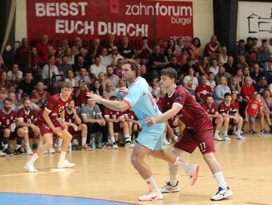 26-07.2026 xmgoodx Offenbach, Handball Männer - 125 Jahre OFC Jubliäumsspiel OFC Kickers gegen MT Melsungen Johannes Golla (14, MT Meslungen) gegen 11 OFC *** July 26, 2026 xmgoodx Offenbach, Men s Handball: OFC s 125th Anniversary Match—OFC Kickers vs. MT Melsungen; Johannes Golla 14, MT Melsungen 11 vs. OFC