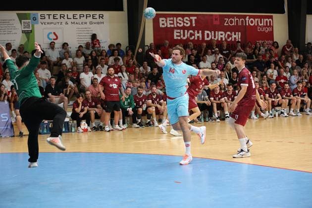 26-07.2026 xmgoodx Offenbach, Handball Männer - 125 Jahre OFC Jubliäumsspiel OFC Kickers gegen MT Melsungen Johannes Golla (14, MT Meslungen) gegen 1gegen Torwwart Hohenberger, Justin OFC *** July 26, 2026 xmgoodx Offenbach, Men s Handball: OFC s 125th Anniversary Match—OFC Kickers vs. MT Melsungen; Johannes Golla 14, MT Melsungen vs. OFC, with goalkeeper Hohenberger and Justin
