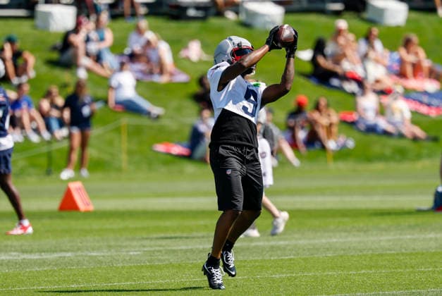 FOXBOROUGH, MA - JULY 26: Kayshon Boutte 9 of the New England Patriots grabs the ball during New England Patriots Training Camp on July 26, 2026, at Gillette Stadium in Foxborough, Massachusetts. (Photo by Fred Kfoury III Icon Sportswire) NFL, American Football Herren, USA JUL 26 Patriots Training Camp EDITORIAL USE ONLY Icon482260726008
