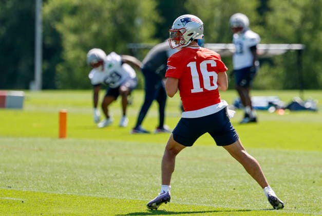 FOXBOROUGH, MA - JULY 26: Tommy DeVito 16 of the New England Patriots spots a target during New England Patriots Training Camp on July 26, 2026, at Gillette Stadium in Foxborough, Massachusetts. (Photo by Fred Kfoury III Icon Sportswire) NFL, American Football Herren, USA JUL 26 Patriots Training Camp EDITORIAL USE ONLY Icon482260726019