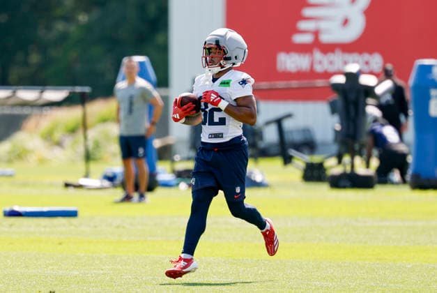 FOXBOROUGH, MA - JULY 26: TreVeyon Henderson 32 of the New England Patriots carries during New England Patriots Training Camp on July 26, 2026, at Gillette Stadium in Foxborough, Massachusetts. (Photo by Fred Kfoury III Icon Sportswire) NFL, American Football Herren, USA JUL 26 Patriots Training Camp EDITORIAL USE ONLY Icon482260726025