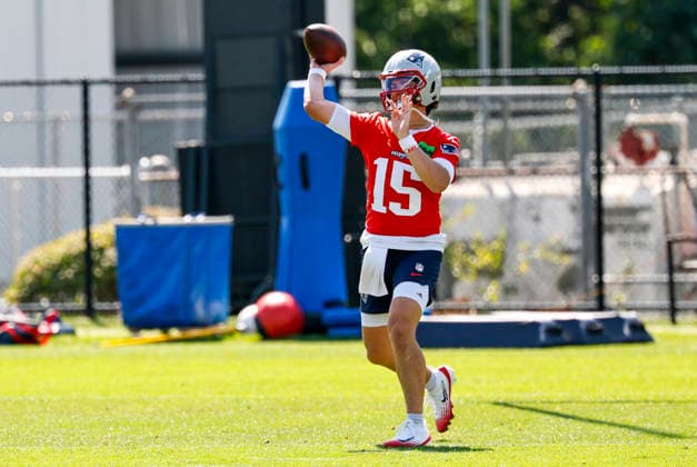 FOXBOROUGH, MA - JULY 26: Behren Morton 15 of the New England Patriots launches a pass during New England Patriots Training Camp on July 26, 2026, at Gillette Stadium in Foxborough, Massachusetts. (Photo by Fred Kfoury III Icon Sportswire) NFL, American Football Herren, USA JUL 26 Patriots Training Camp EDITORIAL USE ONLY Icon482260726030