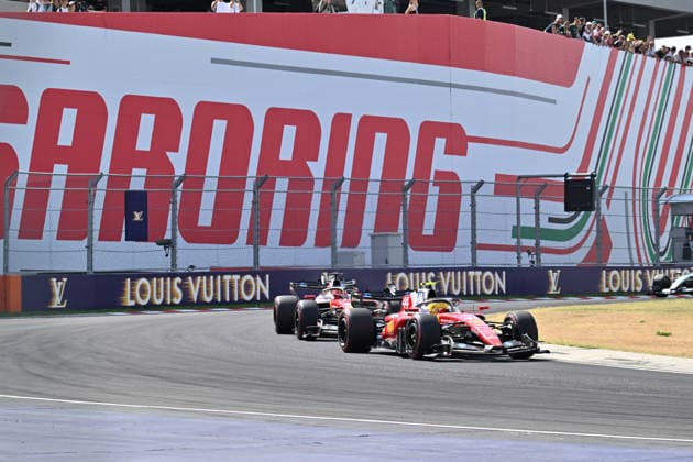 26.07.2026, Hungaroring, Budapest, FORMULA 1 AWS HUNGARIAN GRAND PRIX 2026 , im Bild Lewis Hamilton (GBR), Scuderia Ferrari HP, Charles Leclerc (MCO) (Photo by Hasan Bratic DeFodi Images) - *** July 26, 2026, Hungaroring, Budapest, FORMULA 1 AWS HUNGARIAN GRAND PRIX 2026; pictured: Lewis Hamilton (GBR), Scuderia Ferrari (HP), Charles Leclerc (MCO). Photo by Hasan Bratic, DeFodi Images