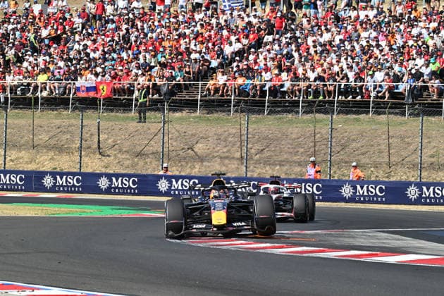 26.07.2026, Hungaroring, Budapest, FORMULA 1 AWS HUNGARIAN GRAND PRIX 2026 , im Bild Max Verstappen (NLD), Oracle Red Bull Racing, Esteban Ocon (FRA), TGR Haas F1 Team (Photo by Hasan Bratic DeFodi Images) - *** July 26, 2026, Hungaroring, Budapest, FORMULA 1 AWS HUNGARIAN GRAND PRIX 2026; pictured: Max Verstappen (NLD), Oracle Red Bull Racing; Esteban Ocon (FRA), TGR Haas F1 Team. Photo by Hasan Bratic, DeFodi Images