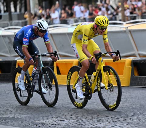 Tour de France 2026 PARIS, FRANCE - JULY 26: UAE Team Emirates - XRG s Slovenian rider Tadej Pogacar (R) wearing the overall leader s yellow jersey competes on the Champs-Elysees avenue during the Paris Champs-Elysees, the 21st and final stage of the 113th Tour de France cycling race, in Paris, France on July 26, 2026. Mustafa Yalcin Anadolu Paris France. Editorial use only. Please get in touch for any other usage.  Copyright: x2026xAnadoluxMustafaxYalcinx