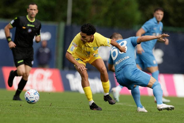 SOCCER - Friendly Match - Napoli vs. Carrarese Photo by IPA ABACAPRESS.COM87021790 - Napoli s Slovak midfielder Stanislav Lobotka challenges Yanis Khafi for the ball during a friendly match between SSC Napoli and Carrarese at SSC Napoli s 2026-27 preseason training camp in Val di Sole, Trentino, Dimaro Folgarida, on July 26, 2026. Dimaro Italy  Copyright: xIPAxSport ABACAx