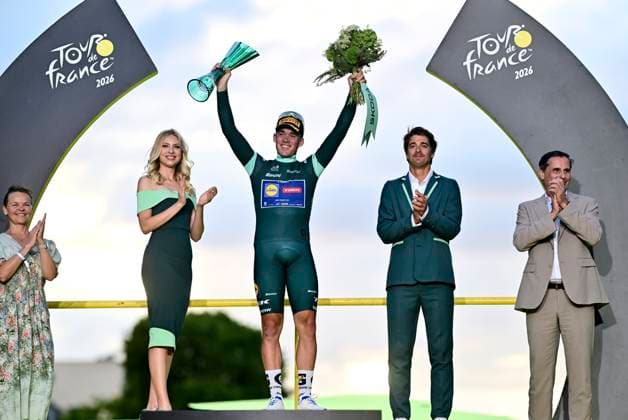 Sport Bilder des Tages Tour de France 2026 Stage 21 PARIS CHAMPS-ELYSEES, FRANCE - JULY 26 : Pedersen Mads (DEN) of Lidl - Trek pictured with the green jersey during the podium ceremony of stage 21 of the 113rd edition of Tour de France an UCI World Tour 2.UWT cycling road race stage for Men Elite of 130 km with start in Thoiry and finish in Paris Champs-Elysees on July 26, 2026 in Paris Champs-Elysees, France, 26 07 2026 Paris Champs-Elysees France  Copyright: xPeterxDexVoechtx