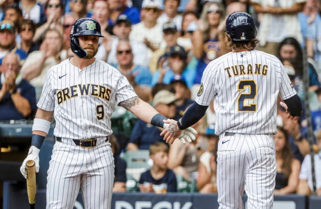Milwaukee Brewers right fielder Jake Bauers congratulates Milwaukee Brewers second baseman Brice Turang for scoring on a wild pitch thrown by Colorado Rockies starting pitcher Kyle Freeland in the first inning of the MLB, Baseball Herren, USA game between the Colorado Rockies and the Milwaukee Brewers at American Family Field in Milwaukee, Wisconsin on Sunday July 26, 2026.  MIL20260726809 TANNENxMAURY