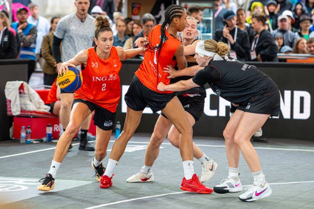 SVD 49 Dortmund (orange) gegen Wedel (schwarz) - Finale Frauen - 3x3 Basketball - Die Finals 2026 (26.07.2026, Neues Rathaus (Hannover, GER), *** SVD 49 Dortmund (orange) vs. Wedel (black) Women s 3x3 Basketball Final, The Finals 2026, July 26, 2026, New City Hall, Hanover, GER, Copyright: xJanxGuentherx