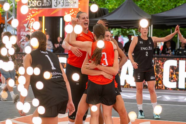 SVD 49 Dortmund (orange) gegen Wedel (schwarz) - Finale Frauen - 3x3 Basketball - Die Finals 2026 (26.07.2026, Neues Rathaus (Hannover, GER), *** SVD 49 Dortmund (orange) vs. Wedel (black) Women s 3x3 Basketball Final, The Finals 2026, July 26, 2026, New City Hall, Hanover, GER, Copyright: xJanxGuentherx