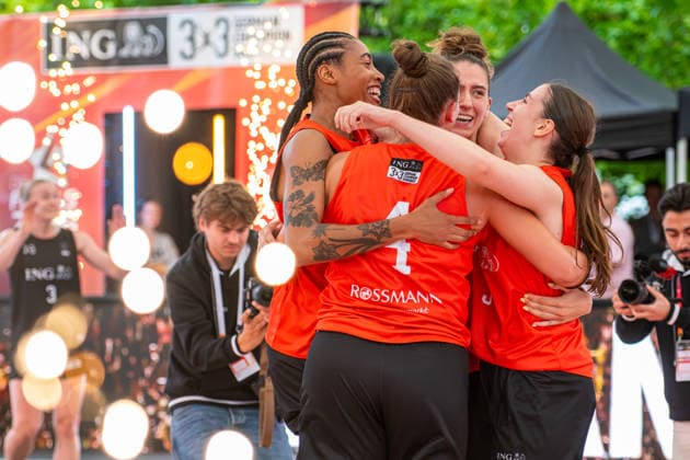 SVD 49 Dortmund (orange) gegen Wedel (schwarz) - Finale Frauen - 3x3 Basketball - Die Finals 2026 (26.07.2026, Neues Rathaus (Hannover, GER), *** SVD 49 Dortmund (orange) vs. Wedel (black) Women s 3x3 Basketball Final, The Finals 2026, July 26, 2026, New City Hall, Hanover, GER, Copyright: xJanxGuentherx
