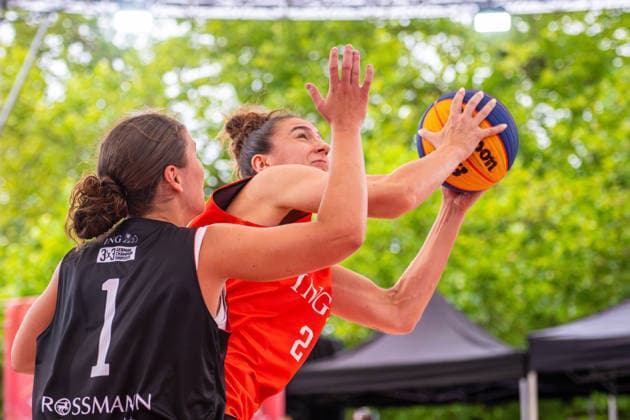 SVD 49 Dortmund (orange) gegen Wedel (schwarz) - Finale Frauen - 3x3 Basketball - Die Finals 2026 (26.07.2026, Neues Rathaus (Hannover, GER), *** SVD 49 Dortmund (orange) vs. Wedel (black) Women s 3x3 Basketball Final, The Finals 2026, July 26, 2026, New City Hall, Hanover, GER, Copyright: xJanxGuentherx