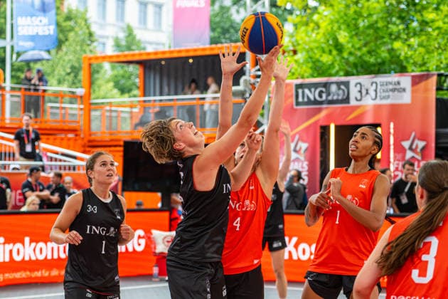 SVD 49 Dortmund (orange) gegen Wedel (schwarz) - Finale Frauen - 3x3 Basketball - Die Finals 2026 (26.07.2026, Neues Rathaus (Hannover, GER), *** SVD 49 Dortmund (orange) vs. Wedel (black) Women s 3x3 Basketball Final, The Finals 2026, July 26, 2026, New City Hall, Hanover, GER, Copyright: xJanxGuentherx