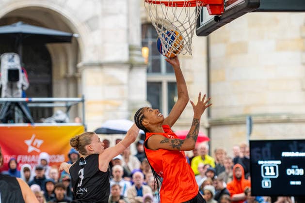 SVD 49 Dortmund (orange) gegen Wedel (schwarz) - Finale Frauen - 3x3 Basketball - Die Finals 2026 (26.07.2026, Neues Rathaus (Hannover, GER), *** SVD 49 Dortmund (orange) vs. Wedel (black) Women s 3x3 Basketball Final, The Finals 2026, July 26, 2026, New City Hall, Hanover, GER, Copyright: xJanxGuentherx