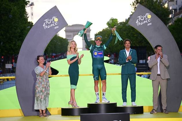 Tour de France 2026 Stage 21 PARIS CHAMPS-ELYSEES, FRANCE - JULY 26 : Pedersen Mads (DEN) of Lidl - Trek pictured with the green jersey during the podium ceremony of stage 21 of the 113rd edition of Tour de France an UCI World Tour 2.UWT cycling road race stage for Men Elite of 130 km with start in Thoiry and finish in Paris Champs-Elysees on July 26, 2026 in Paris Champs-Elysees, France, 26 07 2026 Paris Champs-Elysees France  Copyright: xBernardxPaponx