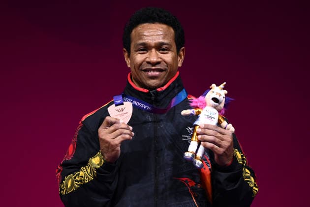 COM26 WEIGHTLIFTING, Morea Baru of Papua New Guinea poses with Bronze medal following the Men s 65kg Weightlifting at the SEC Armadillo during the 2026 Commonwealth Games in Glasgow, Scotland, Sunday, July 26, 2026. ( NO ARCHIVING, EDITORIAL USE ONLY Glasgow Scotland United Kingdom  Copyright: xJOELxCARRETTx 20260727192939021800