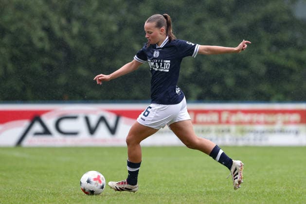 Lilly Bartke (SV Meppen, 6) am Ball, Freisteller, Einzelbild, Ganzkörper, Aktion, Action, Spielszene, 26.07.2026, Lastrup (Deutschland), Fussball, Testspiel Frauen, SpVg Aurich - SV Meppen *** Lilly Bartke, SV Meppen, No. 6 with the ball, isolated shot, single frame, full-body, action, game scene, July 26, 2026, Lastrup, Germany, soccer, women s friendly match, SpVg Aurich vs. SV Meppen xobx