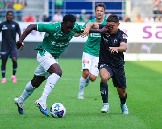26. Juli 2026, Fussball, Brack Super League 2026 27, FC St. Gallen 1879 gegen FC Zürich, Berit Sitterstadion, St. Gallen, Schweiz Enoch Owusu (47, FC St. Gallen, li.) im Zweikampf mit Neil Volken (43, FC Zürich) Photo: Urs Ottiger St. Gallen Berit Sitterstadion St. Gallen Switzerland *** July 26, 2026, Soccer, Brack Super League 2026–27, FC St. Gallen 1879 vs. FC Zurich, Berit Sitter Stadium, St. Gallen, Switzerland Enoch Owusu 47, FC St. Gallen, left, in a tackle with Neil Volken 43, FC Zurich Photo by Urs Ottiger St. Gallen Berit Sitter Stadium St. Gallen Switzerland