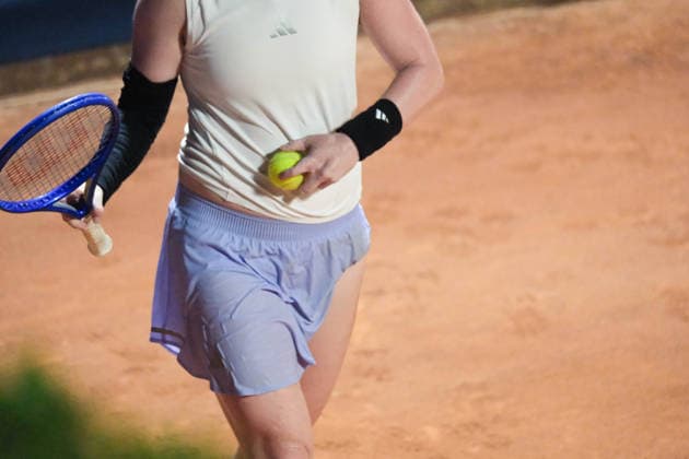 IPA87027470 - Palermo, Italy, July 2026. Country Time Club, women s singles final at the 2026 Palermo Ladies Open, a professional women s tennis tournament on the WTA, Tennis Damen 125 circuit. In the photo: Francesca Jones hands  Copyright: xFedericoxSerra IPAxSportx xx 87027470