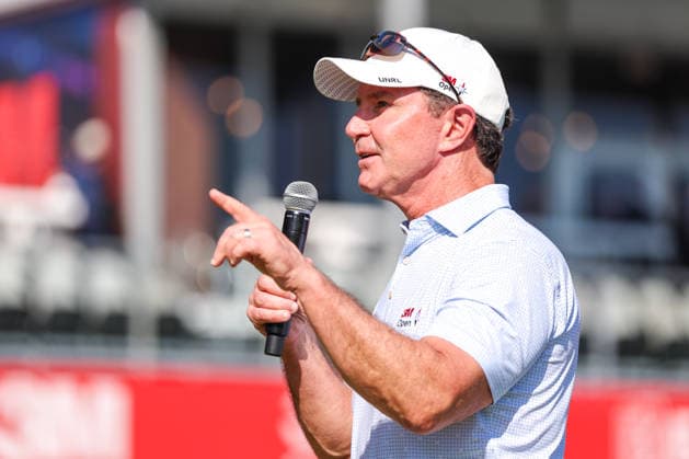Chairman and CEO of 3M William Brown addresses the crowd after the final round of the 2026 3M Open at TPC Twin Cities on July 26, 2026 in Blaine, Minnesota. CSM Blaine USA - ZUMAc04_ 20260726_zma_c04_279 Copyright: xStevenxGarciax