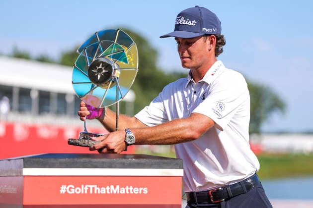 Golf 2026: PGA, Golf Herren 3M Open: Final Round Jackson Koivun of the United States poses with the Elemental Swing trophy after the final round of the 2026 3M Open at TPC Twin Cities on July 26, 2026 in Blaine, Minnesota. Steven Garcia CSM (Credit Image: Â Steven Garcia Cal Media) Blaine Minnesota USA EDITORIAL USE ONLY Copyright: xx ZUMA-20260726_zma_c04_283.jpg StevenxGarciax csmphotothree506591