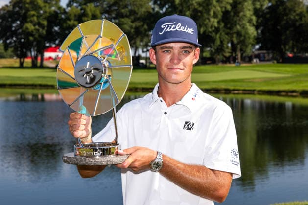 Golf 2026: PGA, Golf Herren 3M Open: Final Round Jackson Koivun of the United States poses with the Elemental Swing trophy after the final round of the 2026 3M Open at TPC Twin Cities on July 26, 2026 in Blaine, Minnesota. Steven Garcia CSM (Credit Image: Â Steven Garcia Cal Media) Blaine Minnesota USA EDITORIAL USE ONLY Copyright: xx ZUMA-20260726_zma_c04_274.jpg StevenxGarciax csmphotothree506600