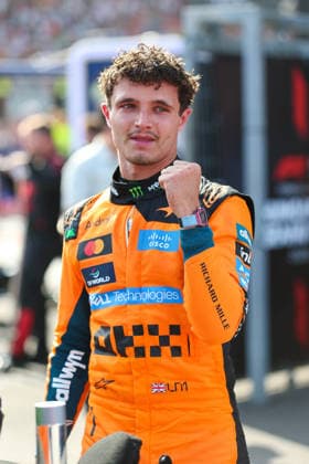 Lando Norris of Great Britain and McLaren , Race, F1 Grand Prix of Hungary, am 26. July 2026 in Budapeste, Hungary. (Foto von Diogo Cardoso DeFodi Images) Lando Norris of Great Britain and McLaren , Race, F1 Grand Prix of Hungary, Hungaroring on July 26, 2026 in Budapeste, Hungary. (Photo by Diogo Cardoso DeFodi Images) - *** Lando Norris of Great Britain and McLaren, Race, F1 Grand Prix of Hungary, on July 26, 2026, in Budapest, Hungary. Photo by Diogo Cardoso DeFodi Images. Lando Norris of Great Britain and McLaren, Race, F1 Hungarian Grand Prix, Hungaroring on July 26, 2026, in Budapest, Hungary. Photo by Diogo Cardoso DeFodi Images