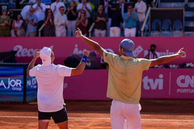 July 26, 2026, Estoril, Portugal: Titouan Droguet (R) and Kyrian Jacquet (L) celebrate their victory during the doubles final of Millennium Estoril Open ATP, Tennis Herren Tour 250 tennis tournament at the Clube de Tenis do Estoril. Final score: Titouan Droguet Kyrian Jacquet 2:1 Orlando Luz Rafael Matos Estoril Portugal - ZUMAs197 20260726_aaa_s197_194 Copyright: xBrunoxdexCarvalhox