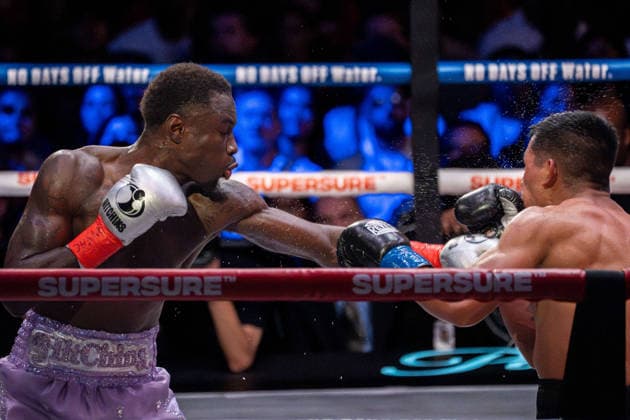 July 26, 2026, New York, New York, USA: RICHARDSON HITCHINS (purple trunks) battles RICARDO SALAS in a welterweight bout at Madison Square Garden in New York, New York. New York USA - ZUMAp109 20260726_zaf_p109_005 Copyright: xJoelxPlummerx