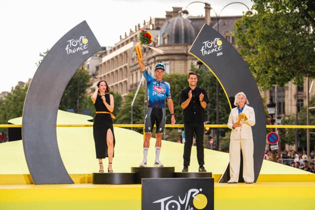 July 26, 2026, Paris, Turin, FRANCE: PARIS. FRANCE - JULY 26 :..Mathieu Van Der Poel on the podium of Stage 21 Paris-Paris Paris FRANCE  - ZUMAm214 20260726_zip_m214_051 Copyright: xMatteoxSeccix 113 Th Tour De France 2026 - Stage 21 (Paris-Paris)  - ZUMA0862 0862748395st Copyright: xIMAGO MatteoxSeccix
