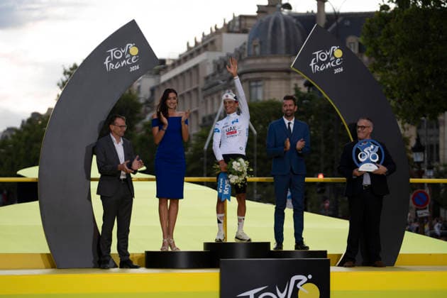 July 26, 2026, Paris, Turin, FRANCE: PARIS. FRANCE - JULY 26 :..Isaac Del Toro is awarded for the overall Young Classification after Stage 21 of Tour De France Paris-Paris Paris FRANCE  - ZUMAm214 20260726_zip_m214_057 Copyright: xMatteoxSeccix 113 Th Tour De France 2026 - Stage 21 (Paris-Paris)  - ZUMA0862 0862748446st Copyright: xIMAGO MatteoxSeccix