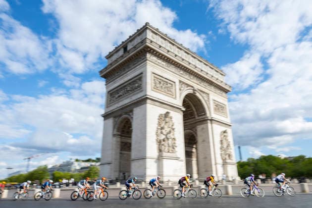 July 26, 2026, Paris, France: The peloton passes around Arc de Triomphe in Paris during the final stage of the race. Cycling 2026: Tour De France: Stage 21  - ZUMAm214 0862748466st Copyright: xFranckxFouquetx