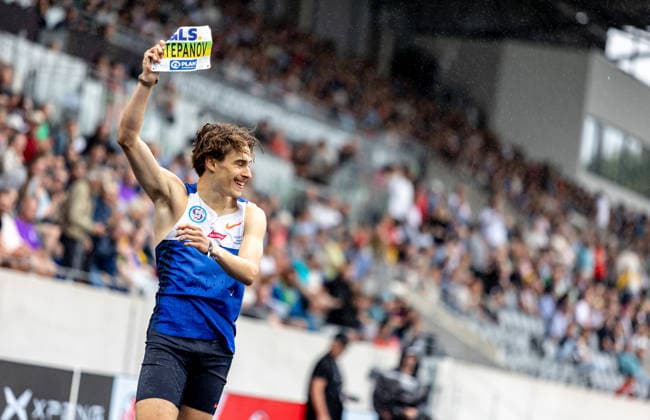 Deutsche Leichtathletik-Meisterschaften; Bochum-Wattenscheid, 26.07.2026 Alexander Stepanov (VfL Sindelfingen) freut sich im Ziel über den Deutschen Meistertitel über 800m der Männer; Deutsche Leichtathletik-Meisterschaften am 26.07.2026 im Lohrheidestadion in Bochum-Wattenscheid (Nordrhein-Westfalen). *** German Track and Field Championships, Bochum-Wattenscheid, July 26, 2026: Alexander Stepanov of VfL Sindelfingen celebrates winning the men’s 800-meter title at the German Track and Field Championships on July 26, 2026, at Lohrheidestadion in Bochum-Wattenscheid, North Rhine-WestphaliaWestphalia Copyright: xBEAUTIFULxSPORTS R.xSchmittx