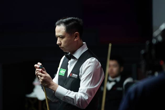 SHANGHAI, CHINA - JULY 27: Xiao Guodong of China chalks the cue in the first round match against Xu Jiarui of China on day 1 of the Shanghai Masters 2026 at Luwan Gymnasium on July 27, 2026 in Shanghai, China.  Copyright: xTaixChengzhex 111656640118
