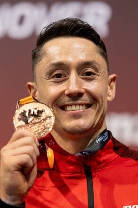 DM Finals 2026; Gerätfinals Männer Reck***Andreas Toba freut sich über seine Bronzemedaille *** 2026 DM Finals Men s Apparatus Finals: High Bar***Andreas Toba is delighted with his bronze medal Copyright: xUdoxHerrmannx