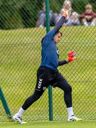 Alexander Schwolow of Hearts of Midlothian during Hearts training ahead of the clash with Sturm Graz Heart of Midlothian Training, Football, Oriam, Edinburgh, Scotland, UK - 27 Jul 2026Edinburgh Oriam Scotland United Kingdom EDITORIAL USE ONLY No use with unauthorised audio, video, data, fixture lists, club league logos or live services. Online in-match use limited to 120 images, no video emulation. No use in betting, games or single club league player publications.  Copyright: xAlanxRennie Shutterstockx 17015659bb