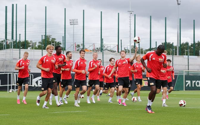 Union Mannschaft beim Warmlaufen Fußball Fussball Training Bundesliga Herren DFL Saison 2026 2027 27.07.2026 1.FC Union Berlin FCU DFL regulations prohibit any use of photographs as image sequences and or quasi-video. *** Union team warming up; sports; soccer; soccer training; Bundesliga; men s; DFL; 2026–2027 season; July 27, 2026; 1. FC Union Berlin; FCU; DFL regulations prohibit any use of photographs as image sequences and or quasi-video